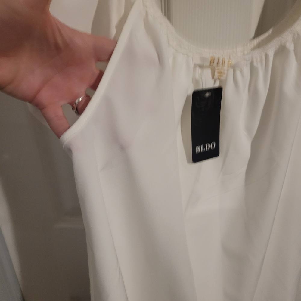 Elegant White Ruffle Blouse - Picture 6 of 6